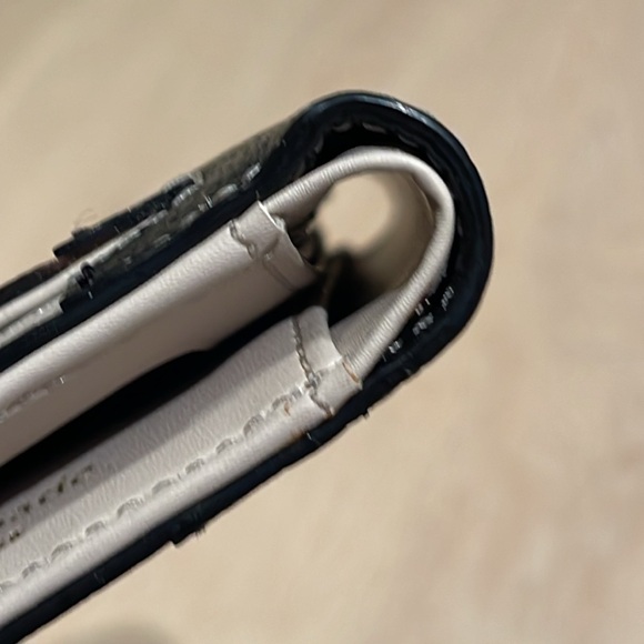 KATE SPADE NWOT WALLET - Picture 15 of 17